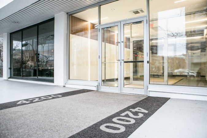 entrée principale de la clinique de chirurgie esthétique Clinique K